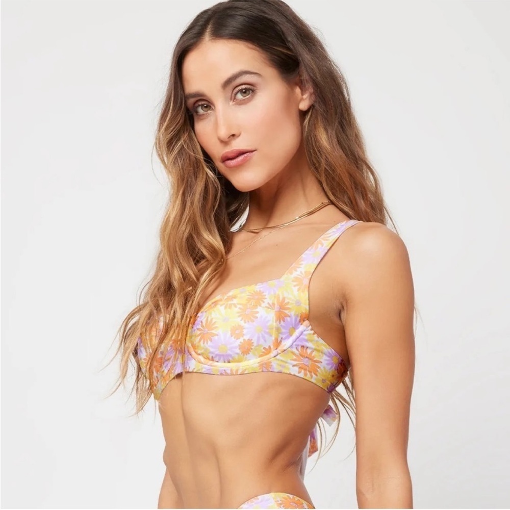 L * Space camellia top on oopsie daisy - Picture 5 of 7